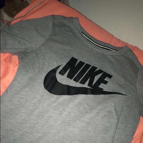 Tops - nike shirt